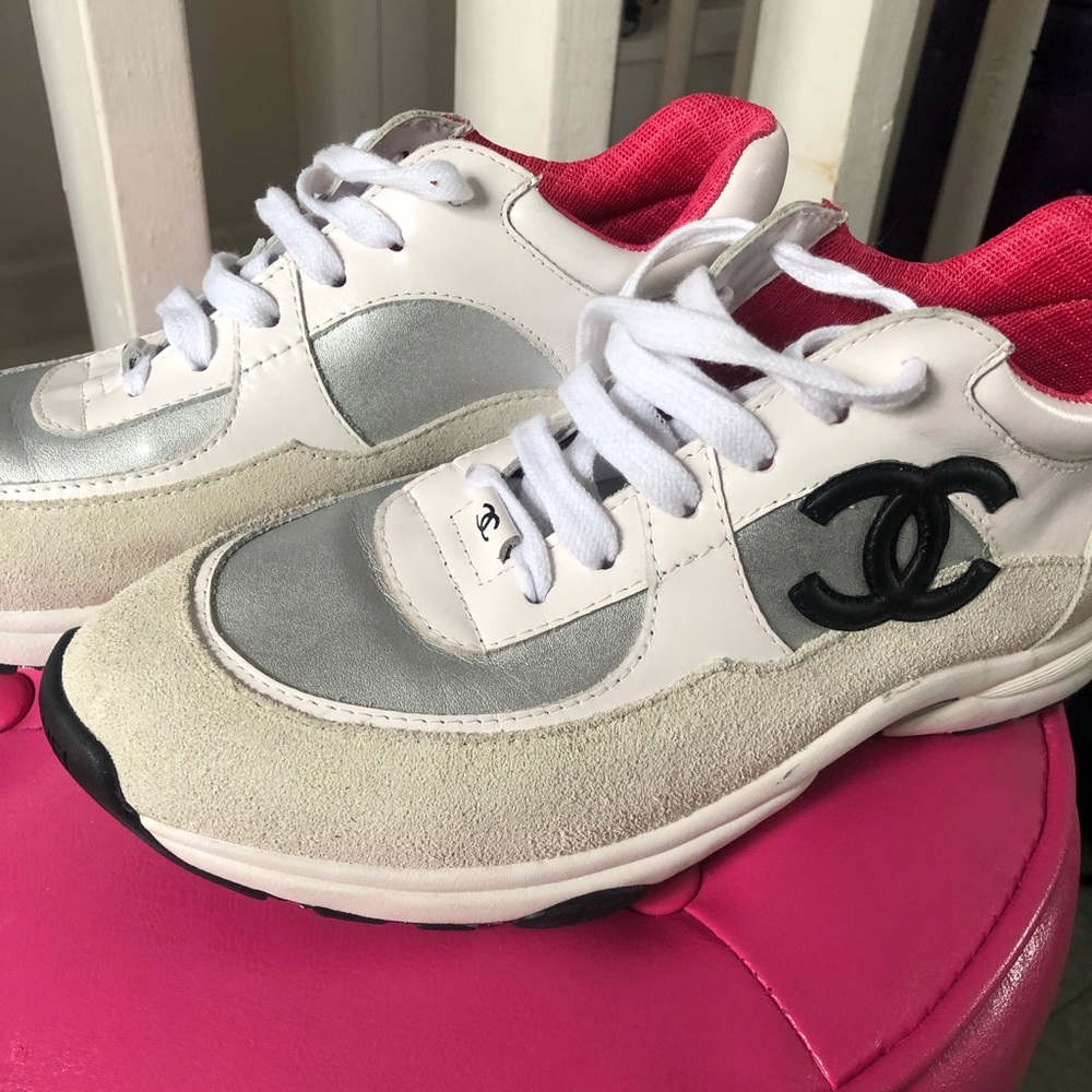 CHANEL CC LOGO SNEAKER WHITE SILVER PINK